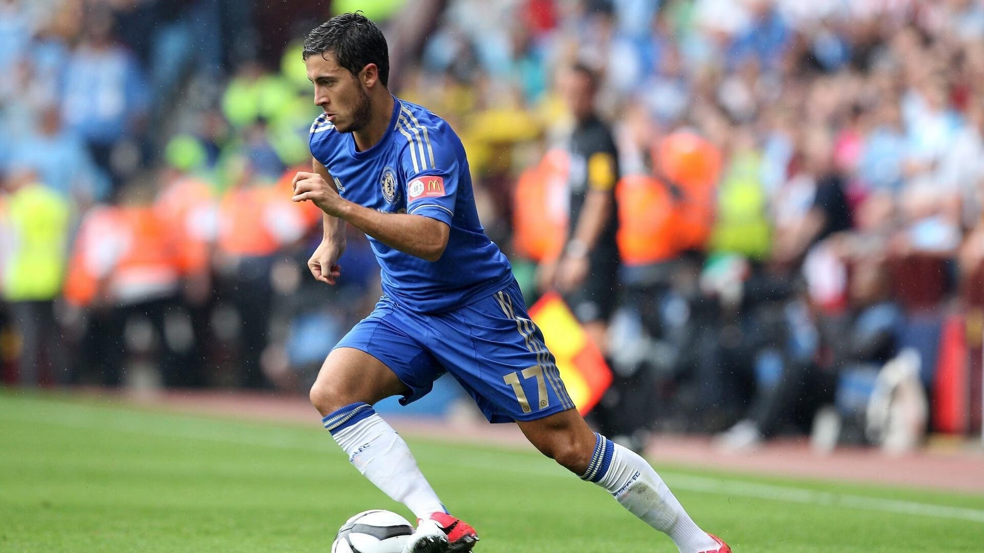 “全力奔跑!武汉马拉松激烈角逐中”